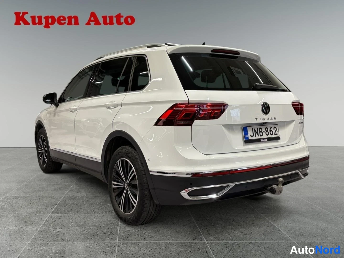 Valkoinen Volkswagen Tiguan 2024, takaviisto, kuva 3