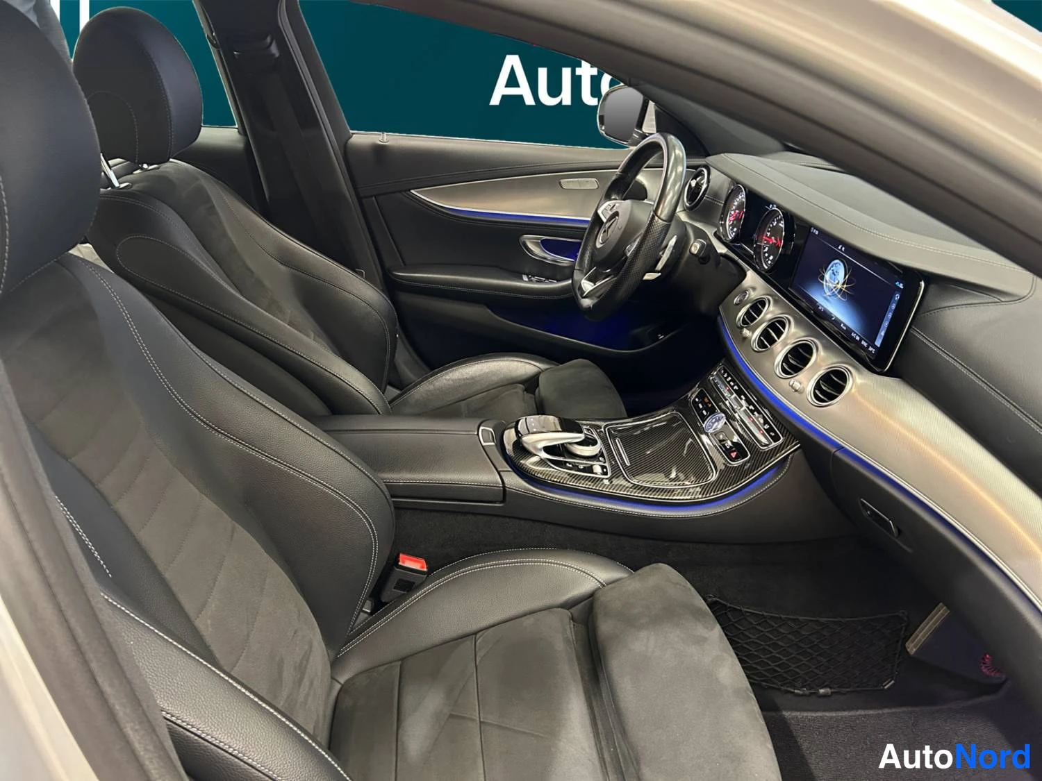 Silver Mercedes-Benz E 220 d 2018, förarplats, bild 11