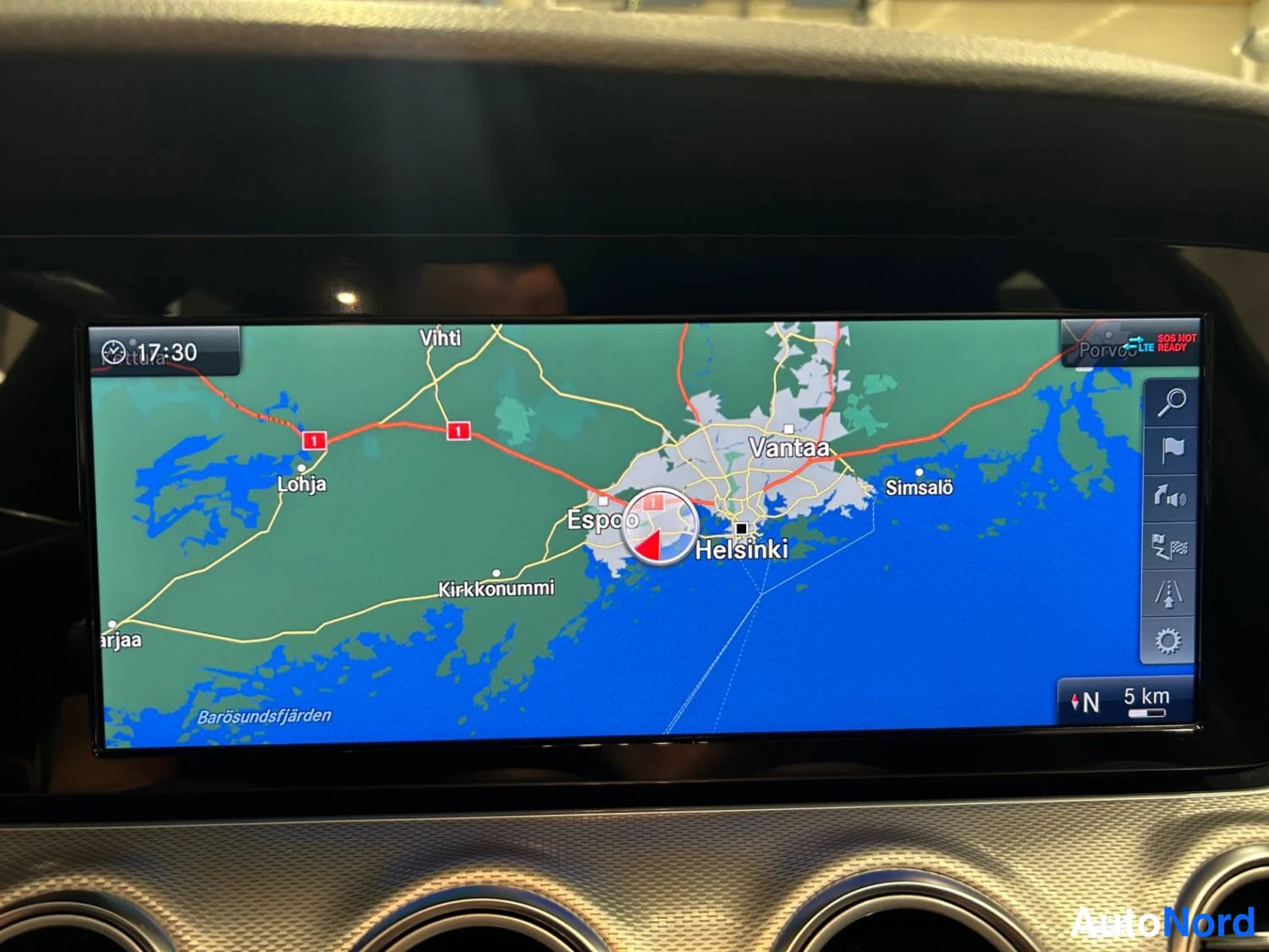 Silver Mercedes-Benz E 220 d 2018, detalj, bild 17