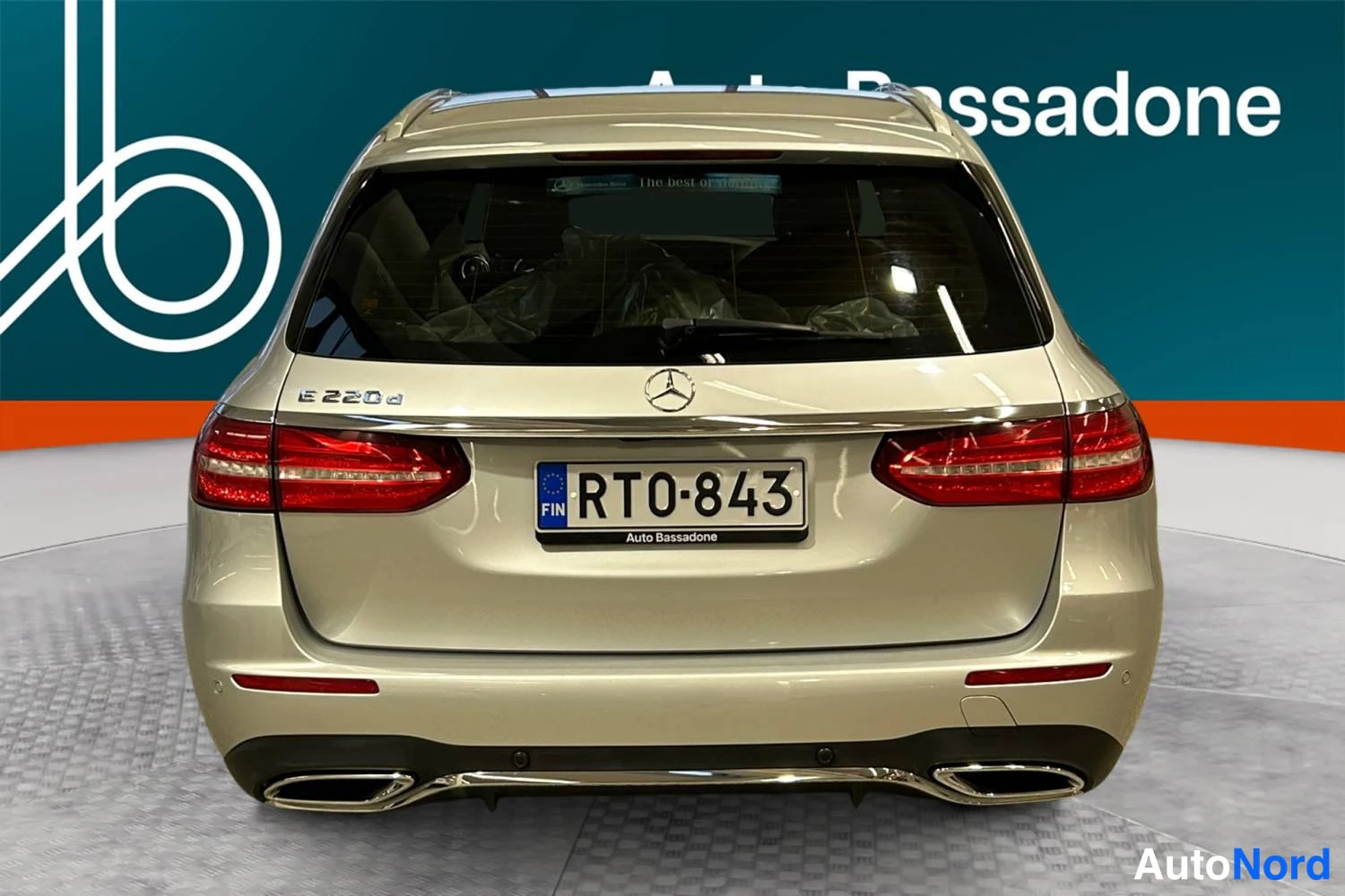 Silver Mercedes-Benz E 220 d 2018, bakifrån, bild 8