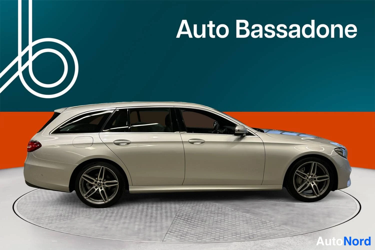Silver Mercedes-Benz E 220 d 2018, från sidan, bild 5
