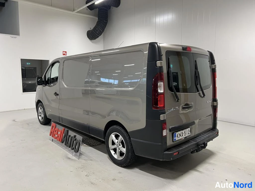 Beige Renault Trafic 2016, takaviisto, kuva 6
