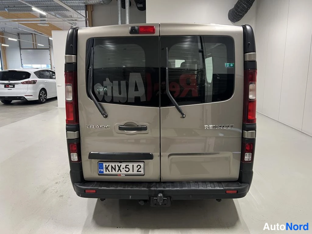 Beige Renault Trafic 2016, takaa, kuva 8