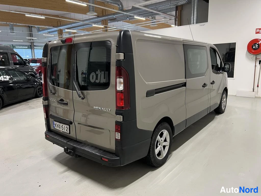 Beige Renault Trafic 2016, takaviisto, kuva 7