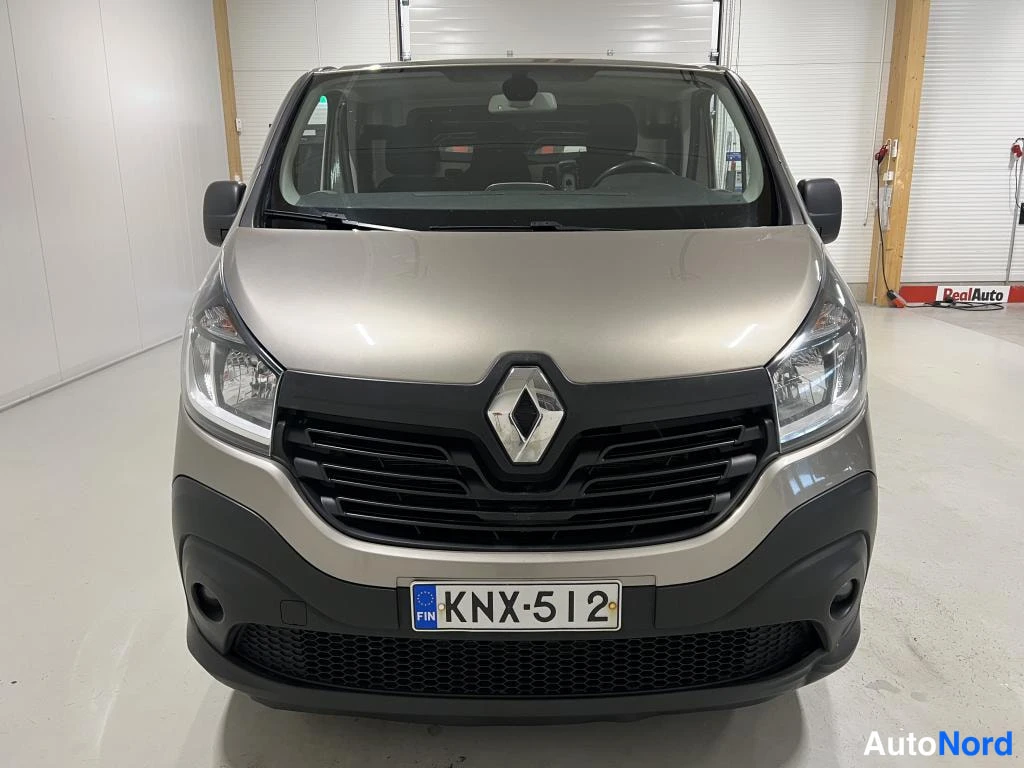 Beige Renault Trafic 2016, edestä, kuva 5