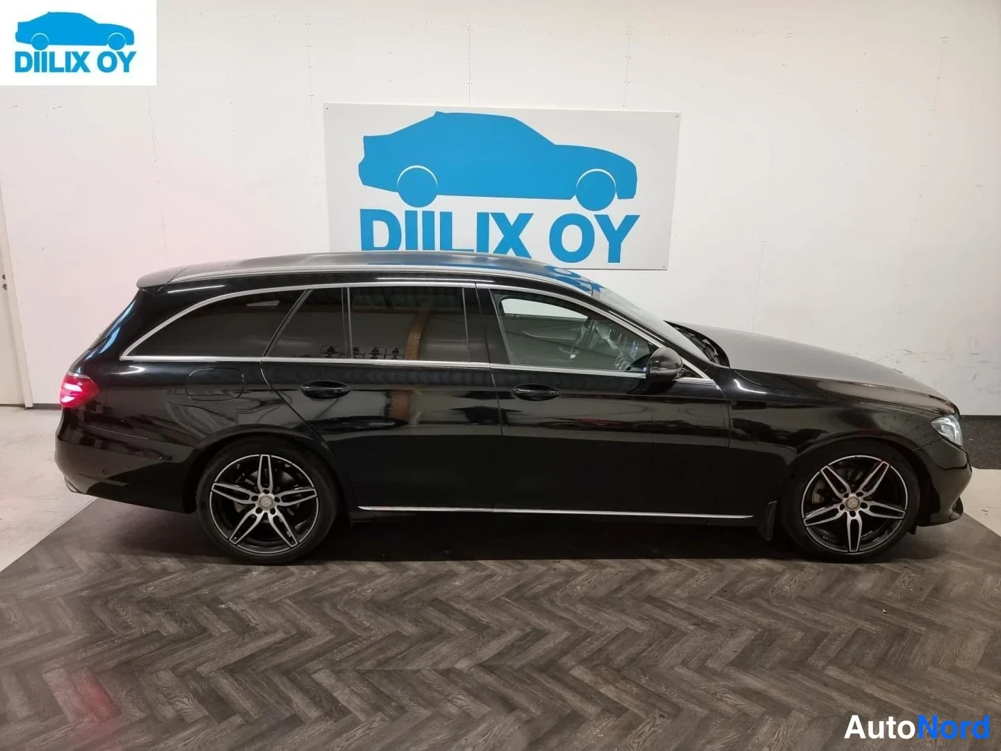 Svart Mercedes-Benz E 220 d 2017, från sidan, bild 4