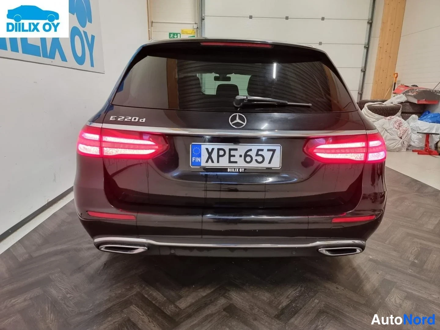 Svart Mercedes-Benz E 220 d 2017, bakifrån, bild 7