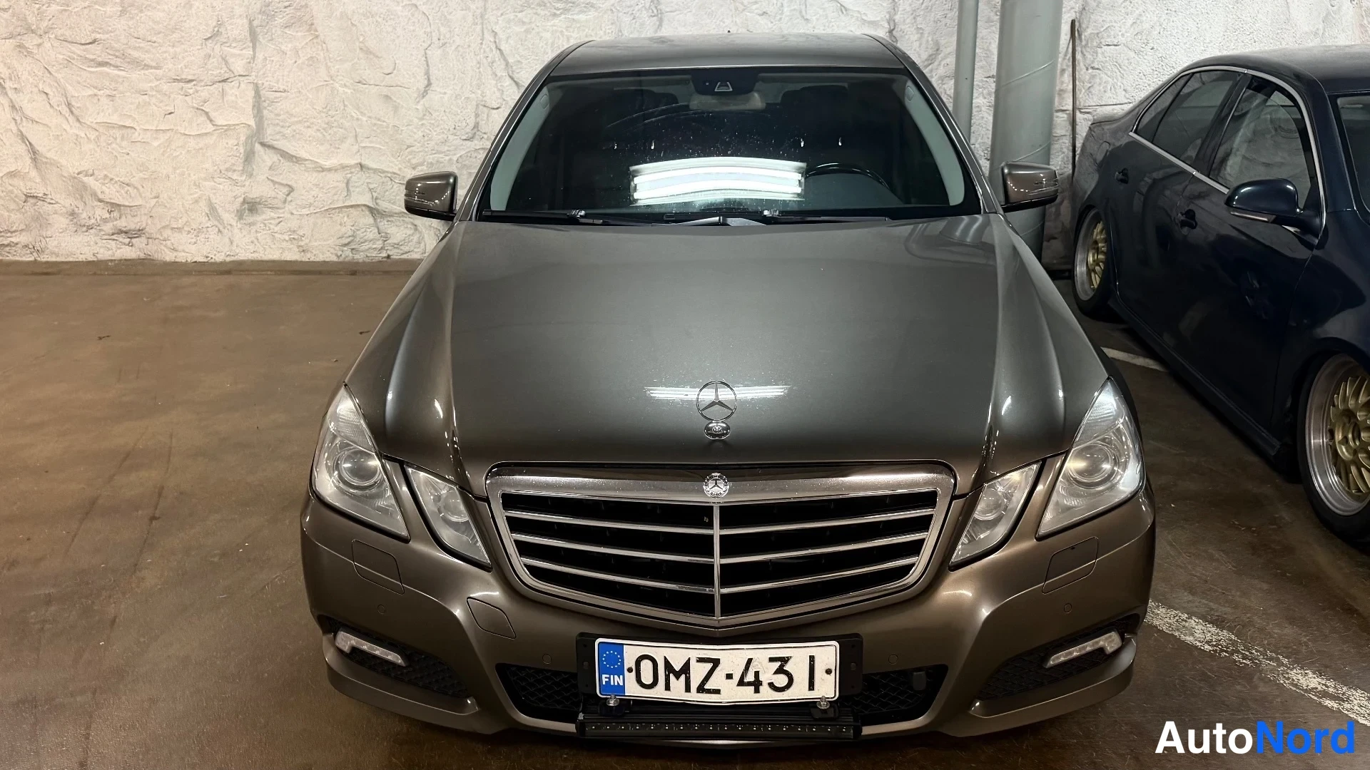 Harmaa Mercedes-Benz E 350 CDI 4MATIC 2010, edestä, kuva 3