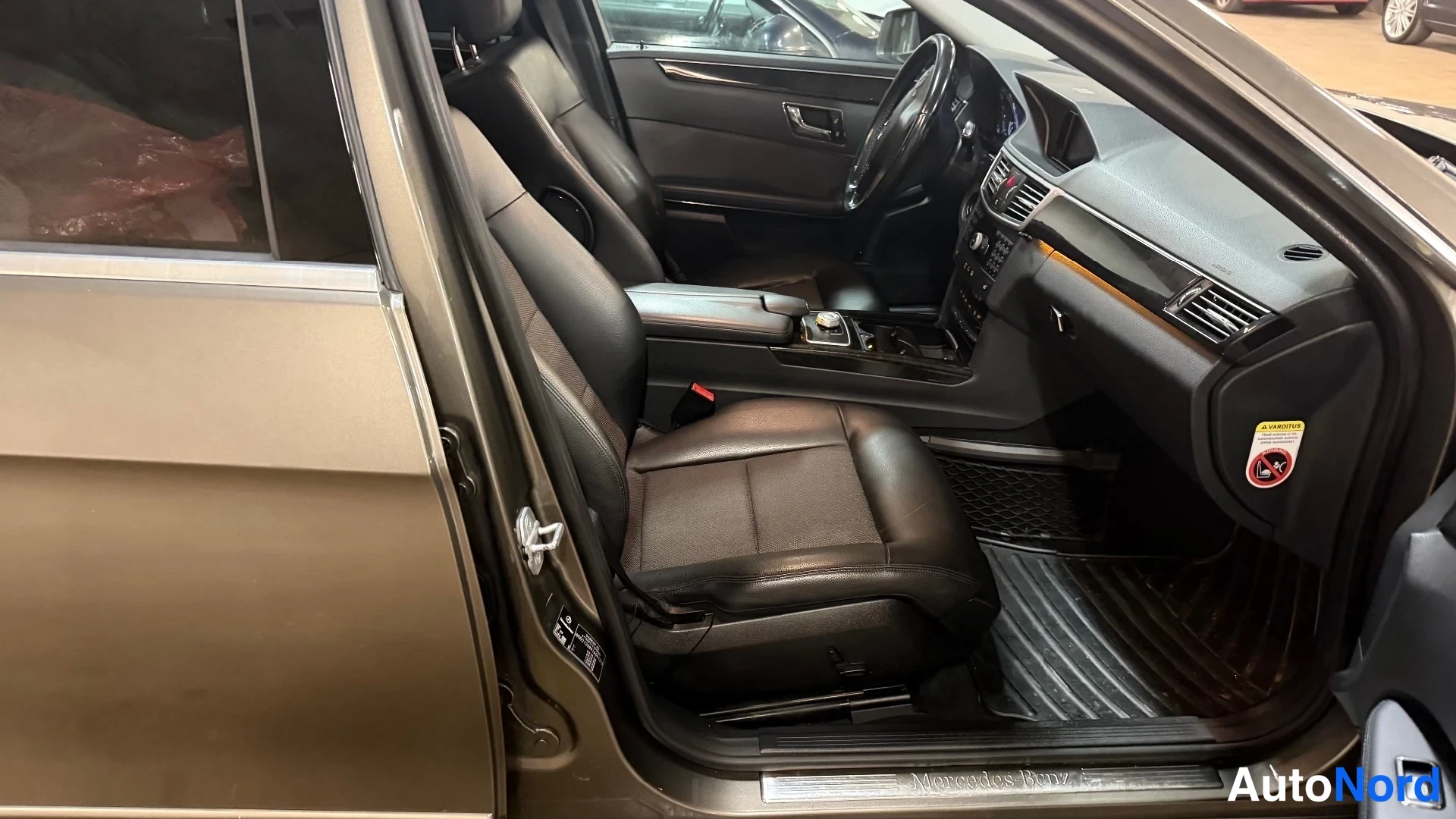 Harmaa Mercedes-Benz E 350 CDI 4MATIC 2010, etuistuimet, kuva 10