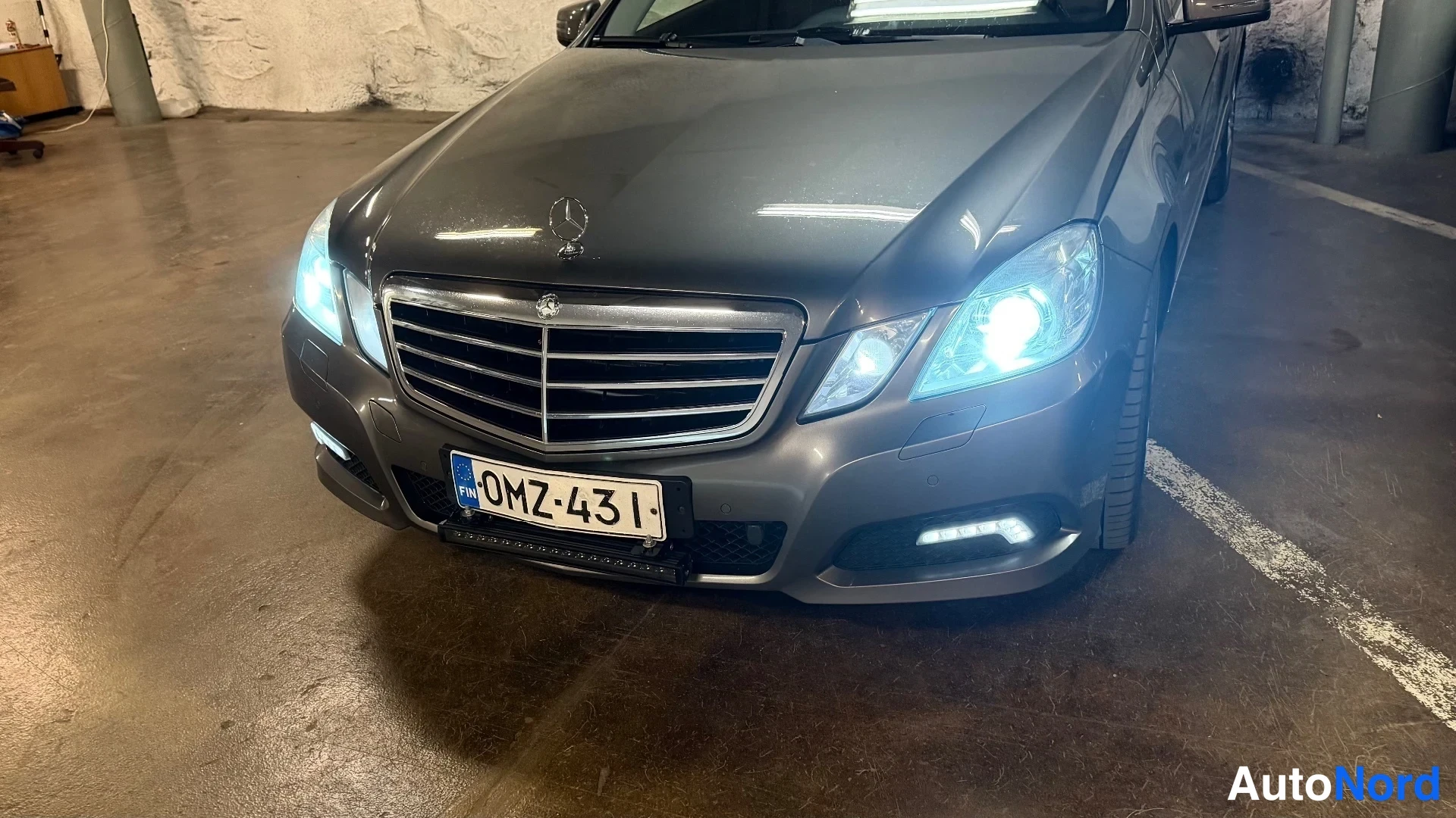 Harmaa Mercedes-Benz E 350 CDI 4MATIC 2010, edestä, kuva 2