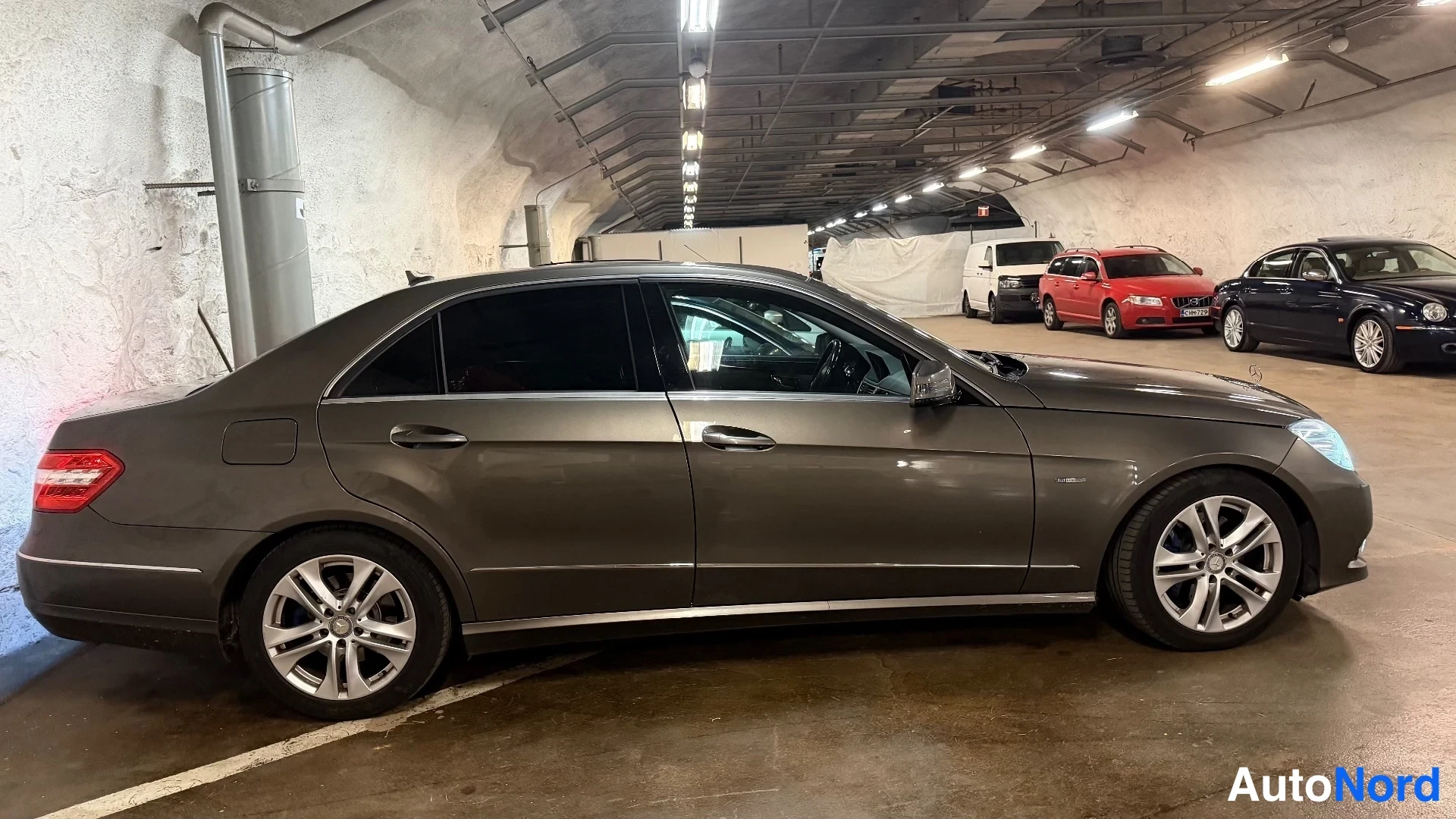 Harmaa Mercedes-Benz E 350 CDI 4MATIC 2010, sivulta, kuva 4