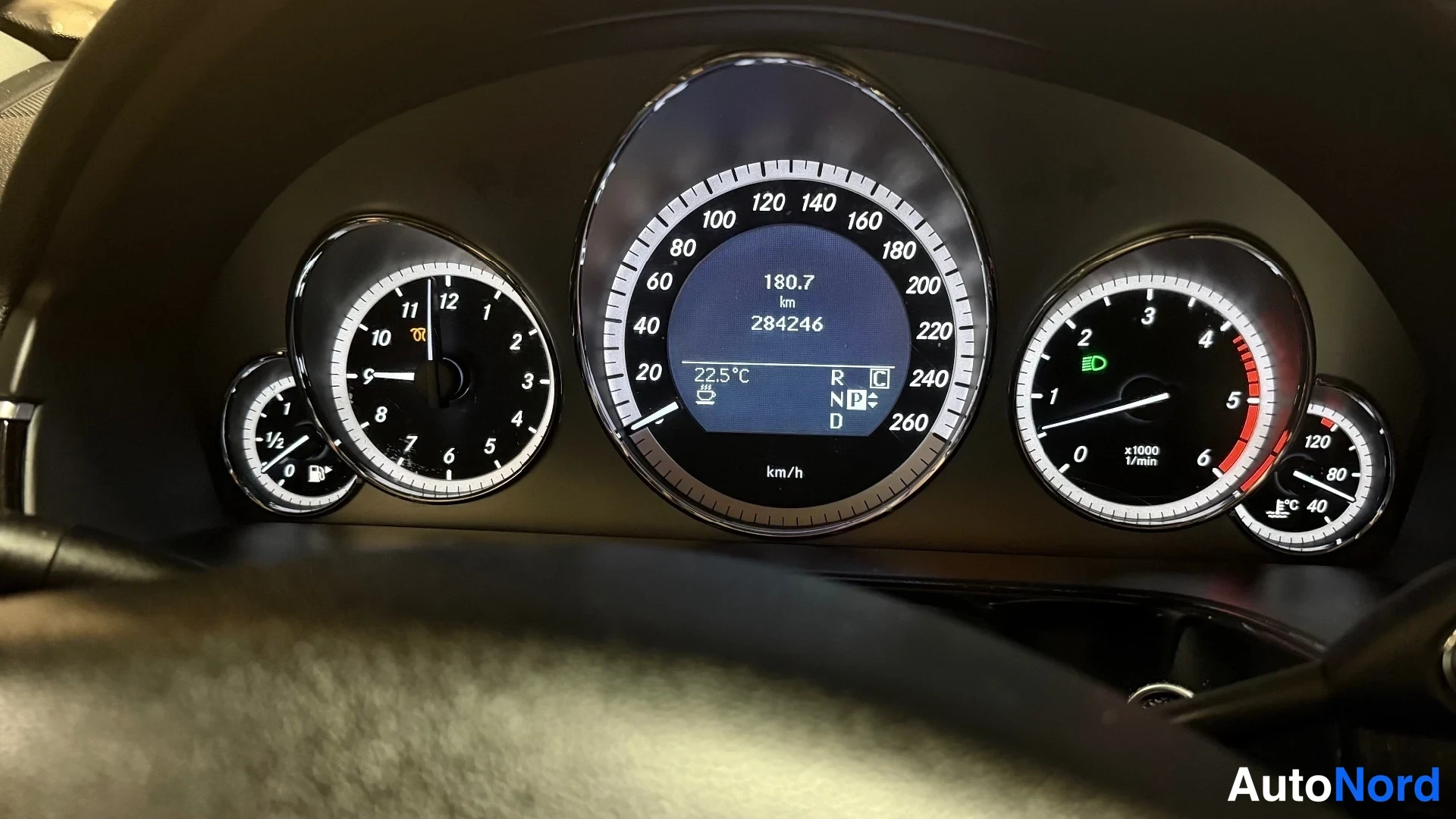Harmaa Mercedes-Benz E 350 CDI 4MATIC 2010, yksityiskohta, kuva 13