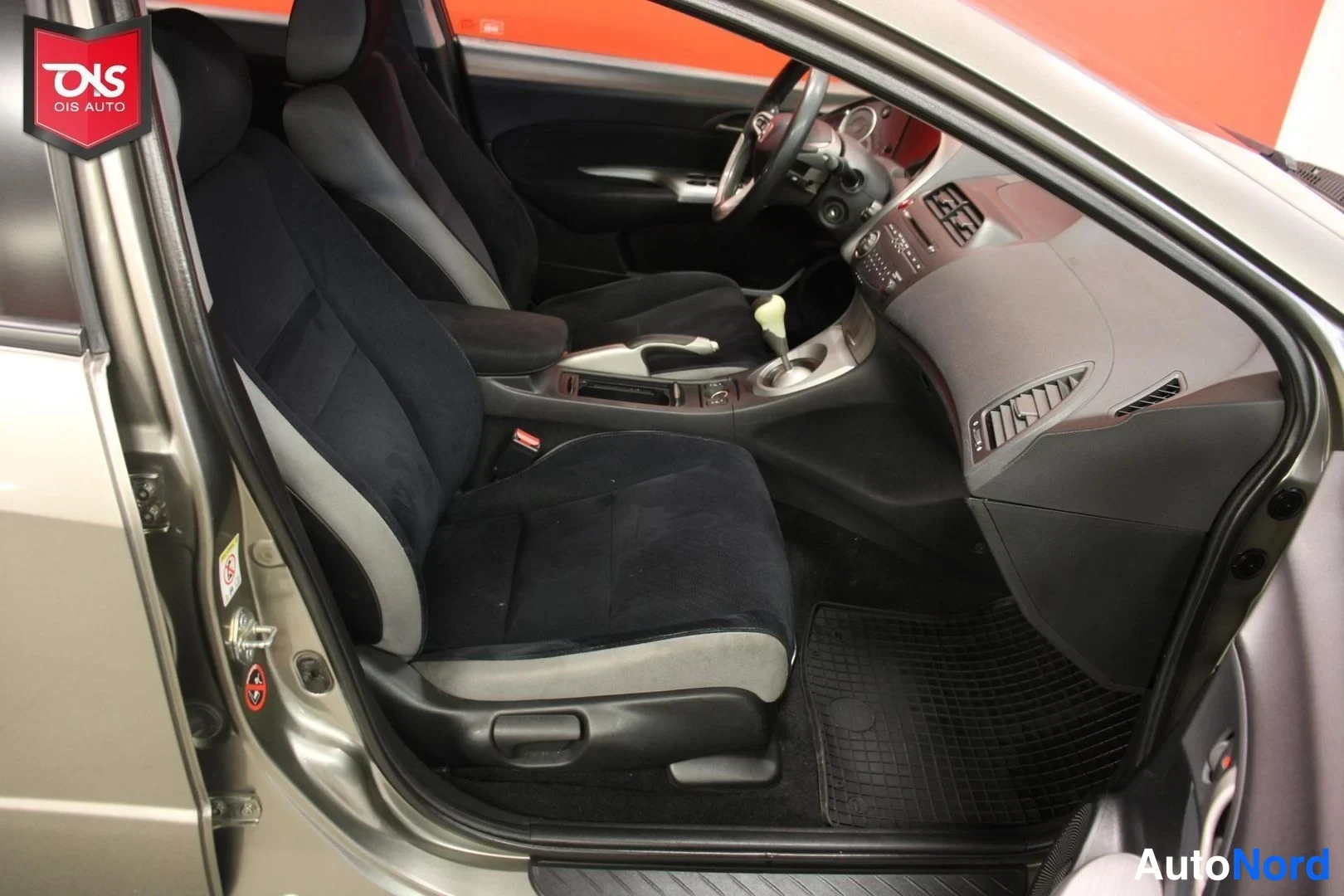 Grey Honda Civic 4D 2006, cockpit, photo 10