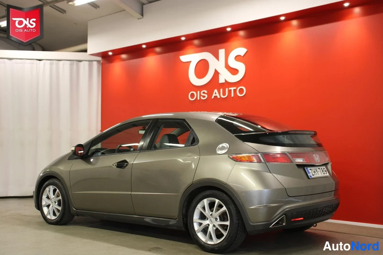 Grey Honda Civic 4D 2006, rear three-quarter, photo 5