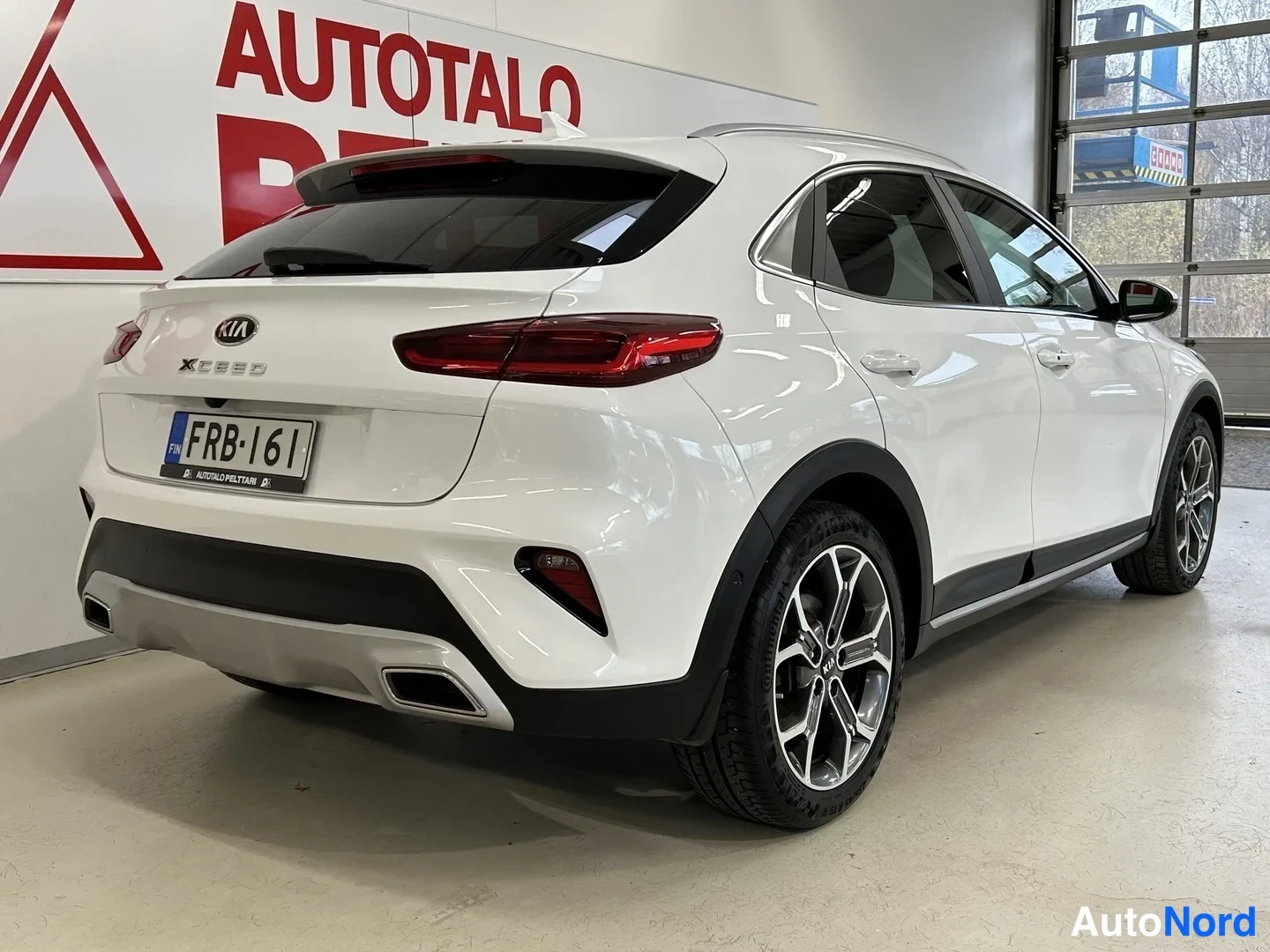 Vit Kia Xceed 2021, snett bakifrån, bild 6