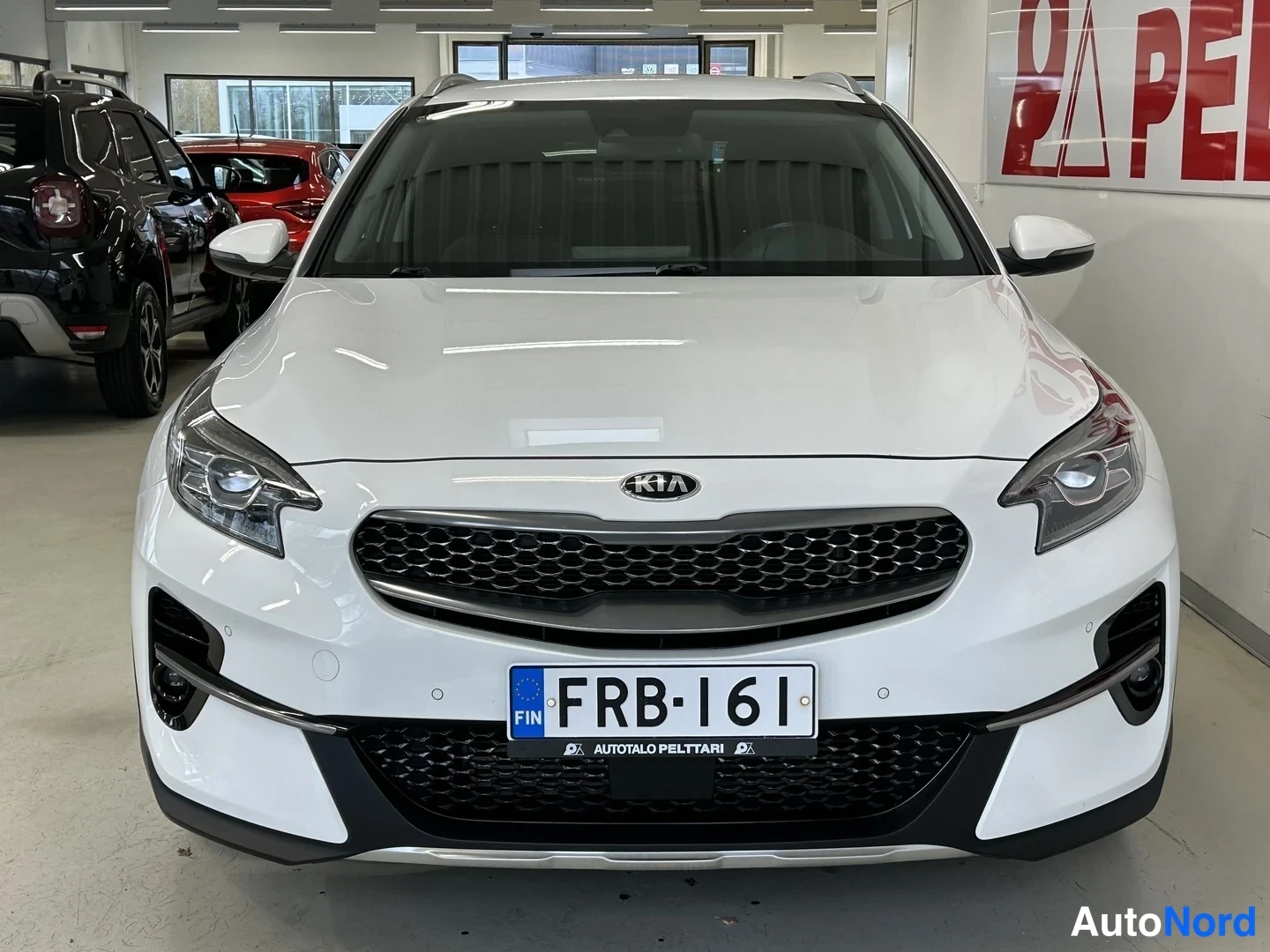 Vit Kia Xceed 2021, framifrån, bild 4