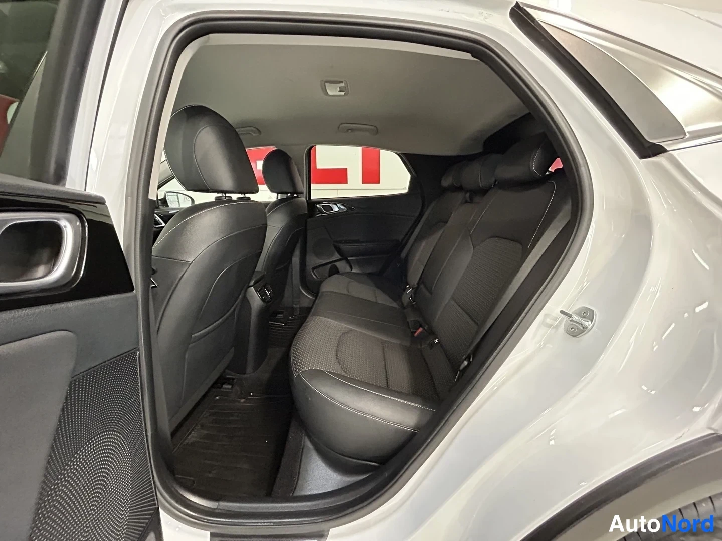 Vit Kia Xceed 2021, baksäten, bild 12