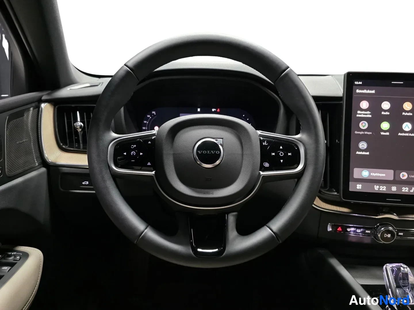 Vihreä Volvo XC60 2026, yksityiskohta, kuva 16