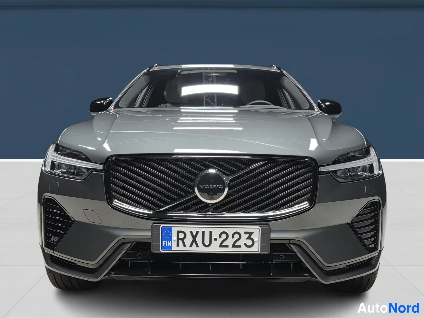 Vihreä Volvo XC60 2026, edestä, kuva 4