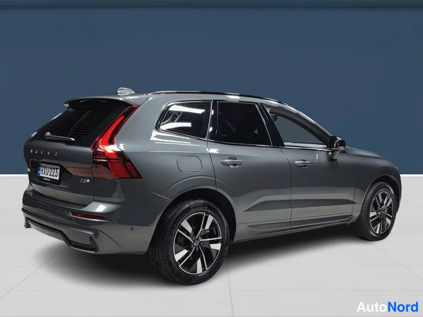 Vihreä Volvo XC60 2026, takaviisto, kuva 5
