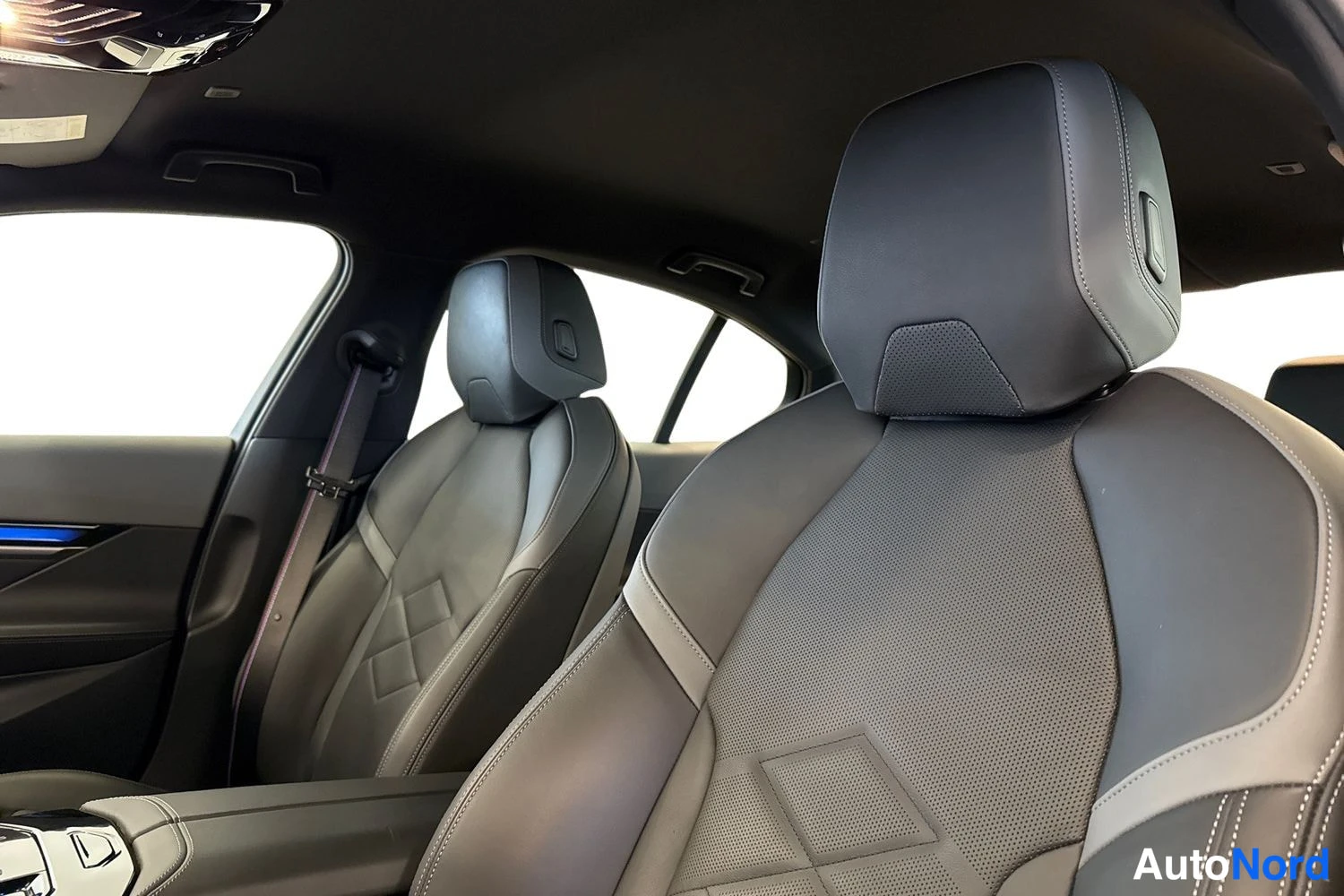 Grey BMW i5 2024, front seats, photo 11