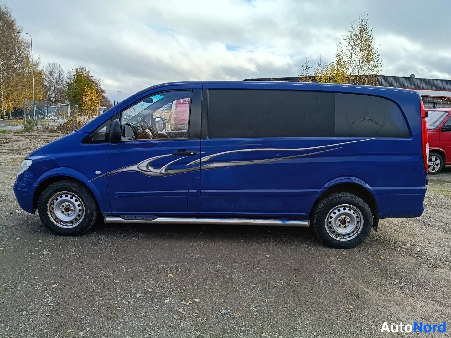 Sininen Mercedes-Benz Vito 115 CDI 2005, sivulta, kuva 4