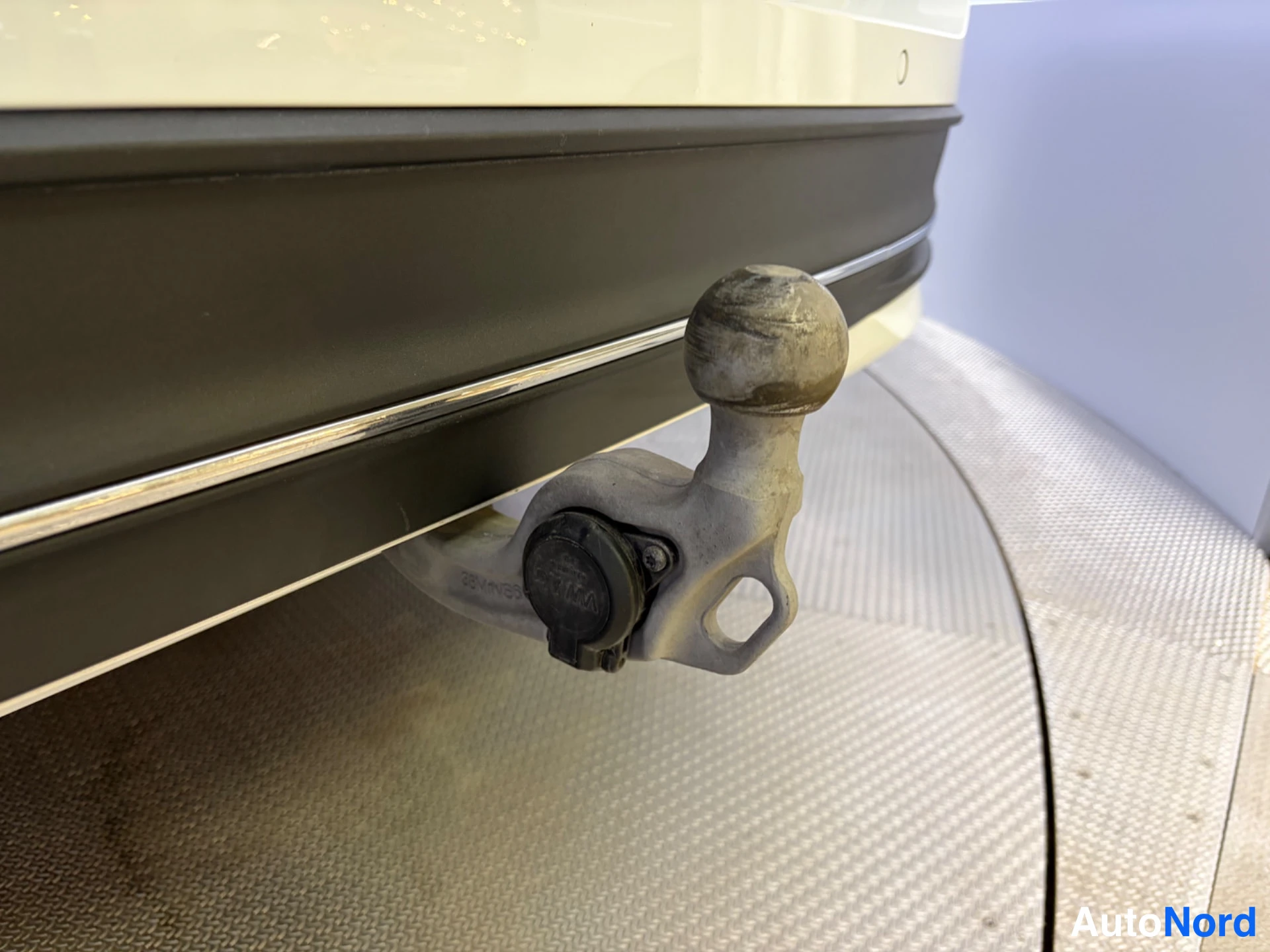 Vit Volkswagen Passat 2024, bild 20