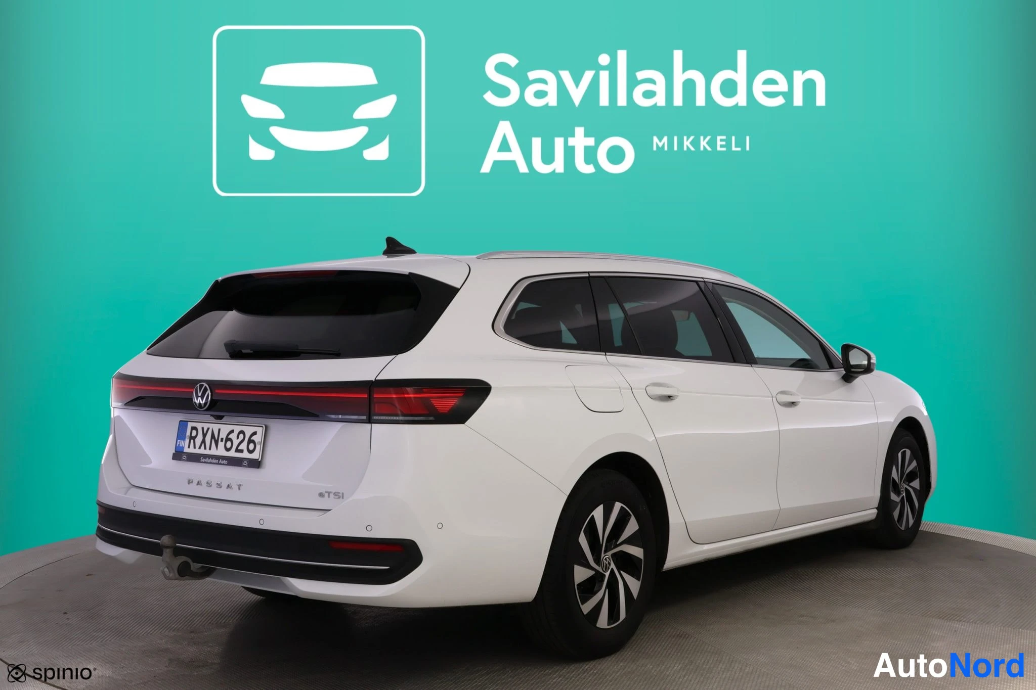 Vit Volkswagen Passat 2024, bild 7