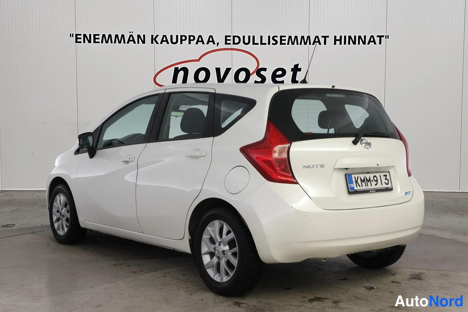 Vit Nissan Note 2014, snett bakifrån, bild 4