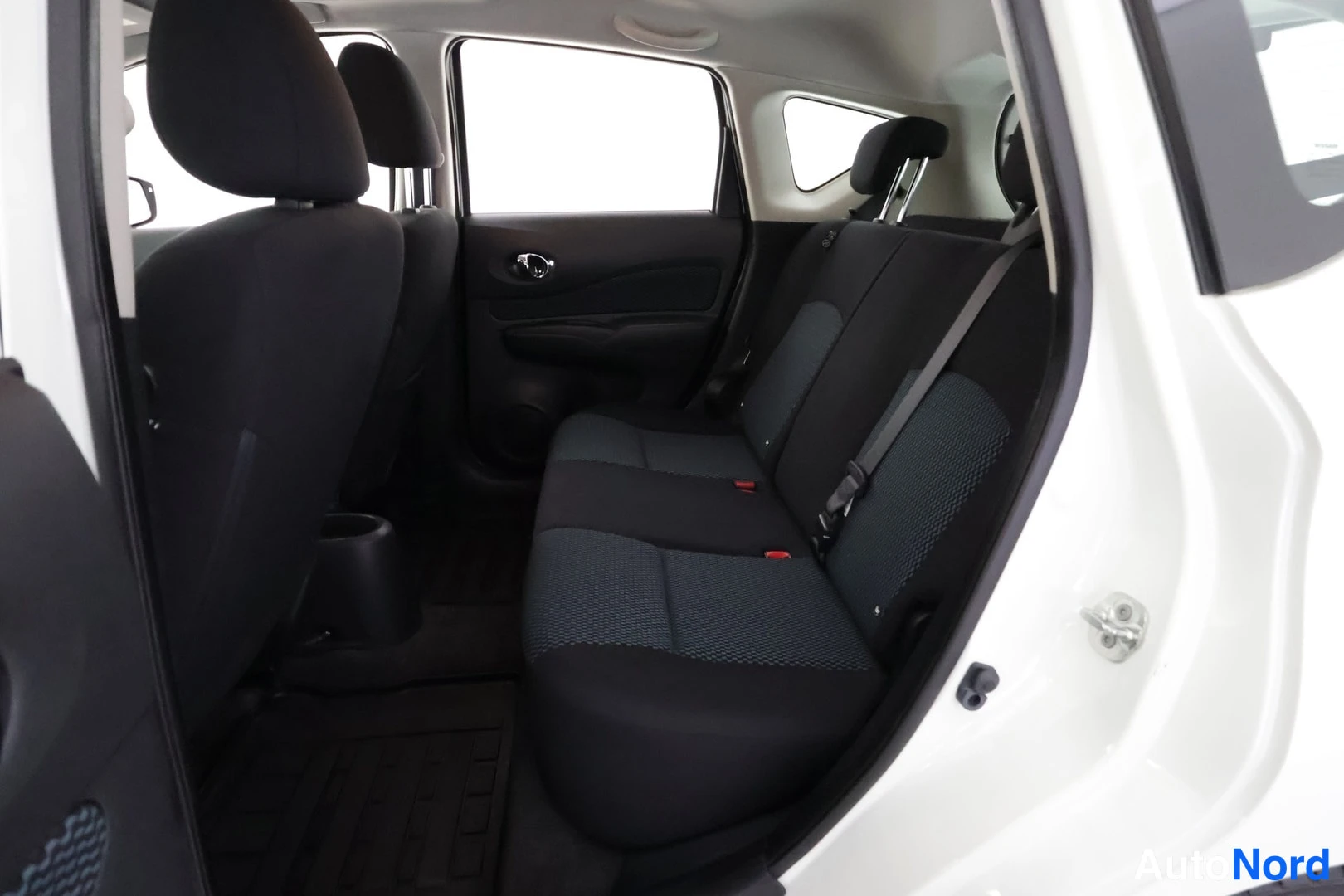 Vit Nissan Note 2014, baksäten, bild 19