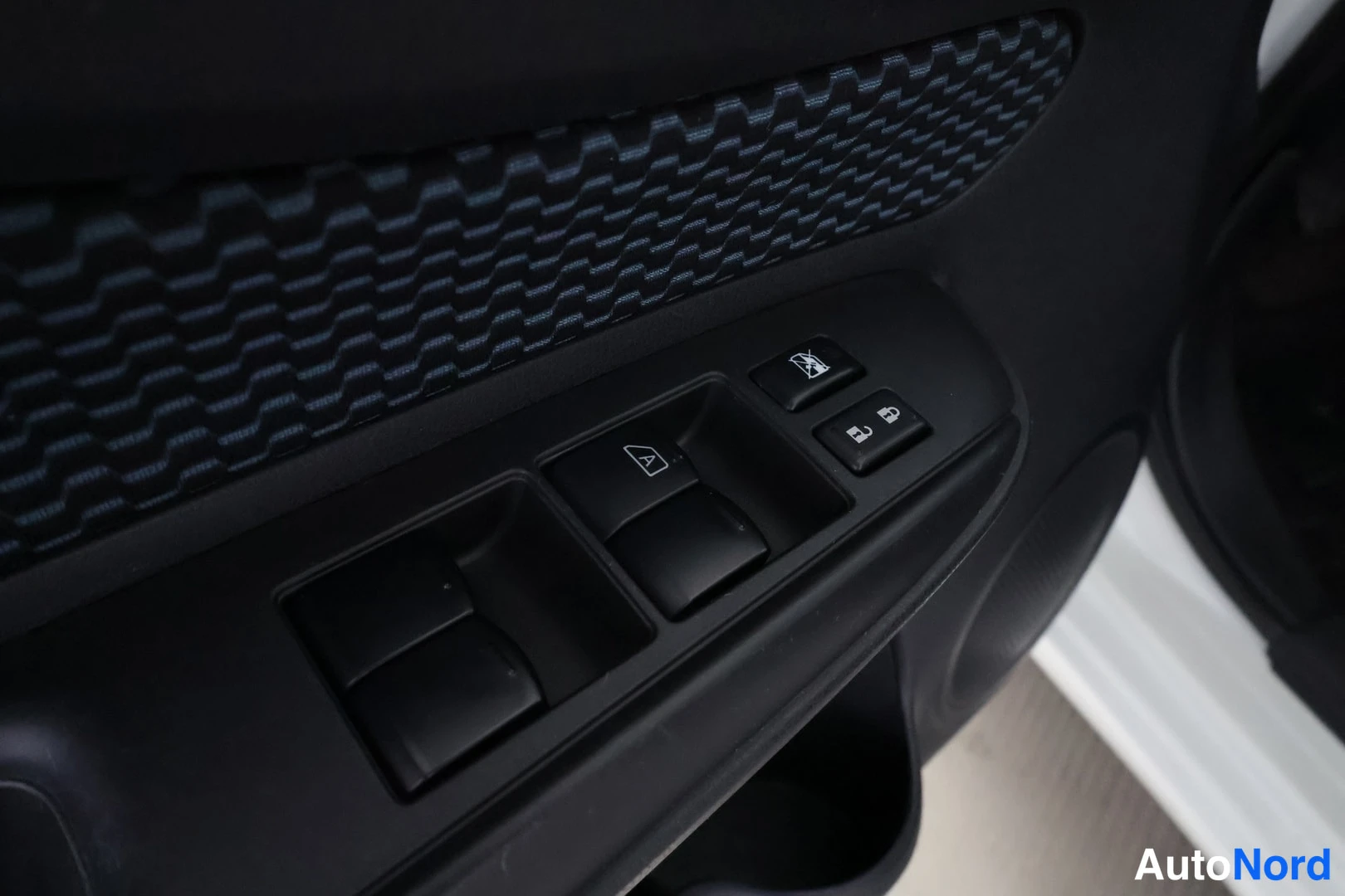 Vit Nissan Note 2014, detalj, bild 22