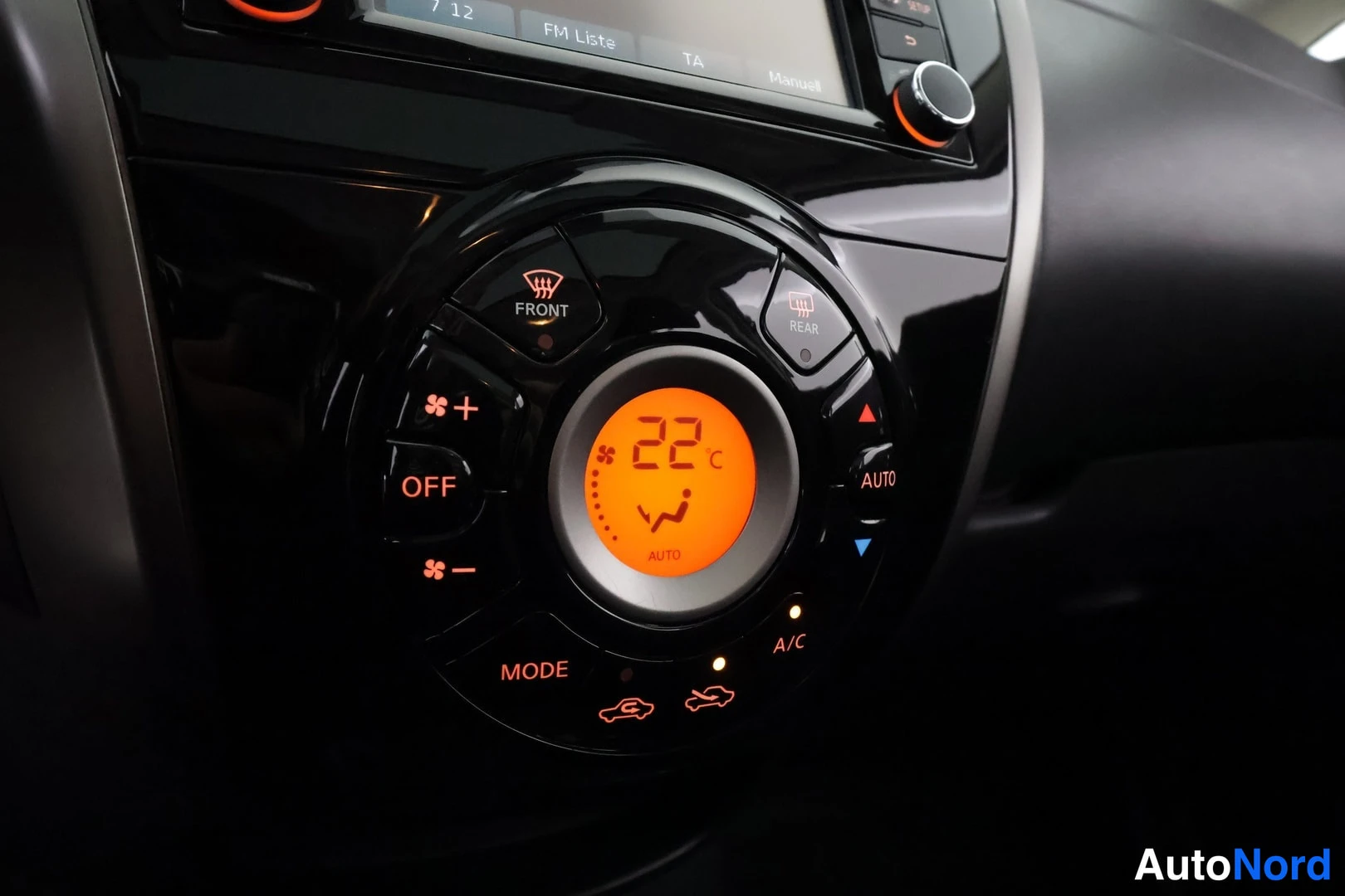 Vit Nissan Note 2014, detalj, bild 24