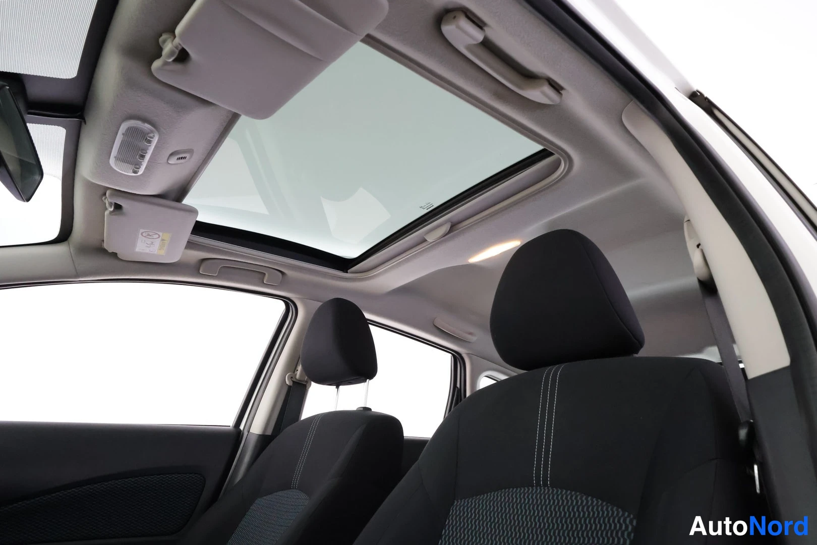 Vit Nissan Note 2014, framsäten, bild 16