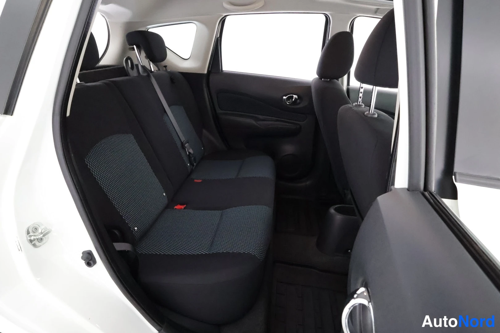 Vit Nissan Note 2014, baksäten, bild 20