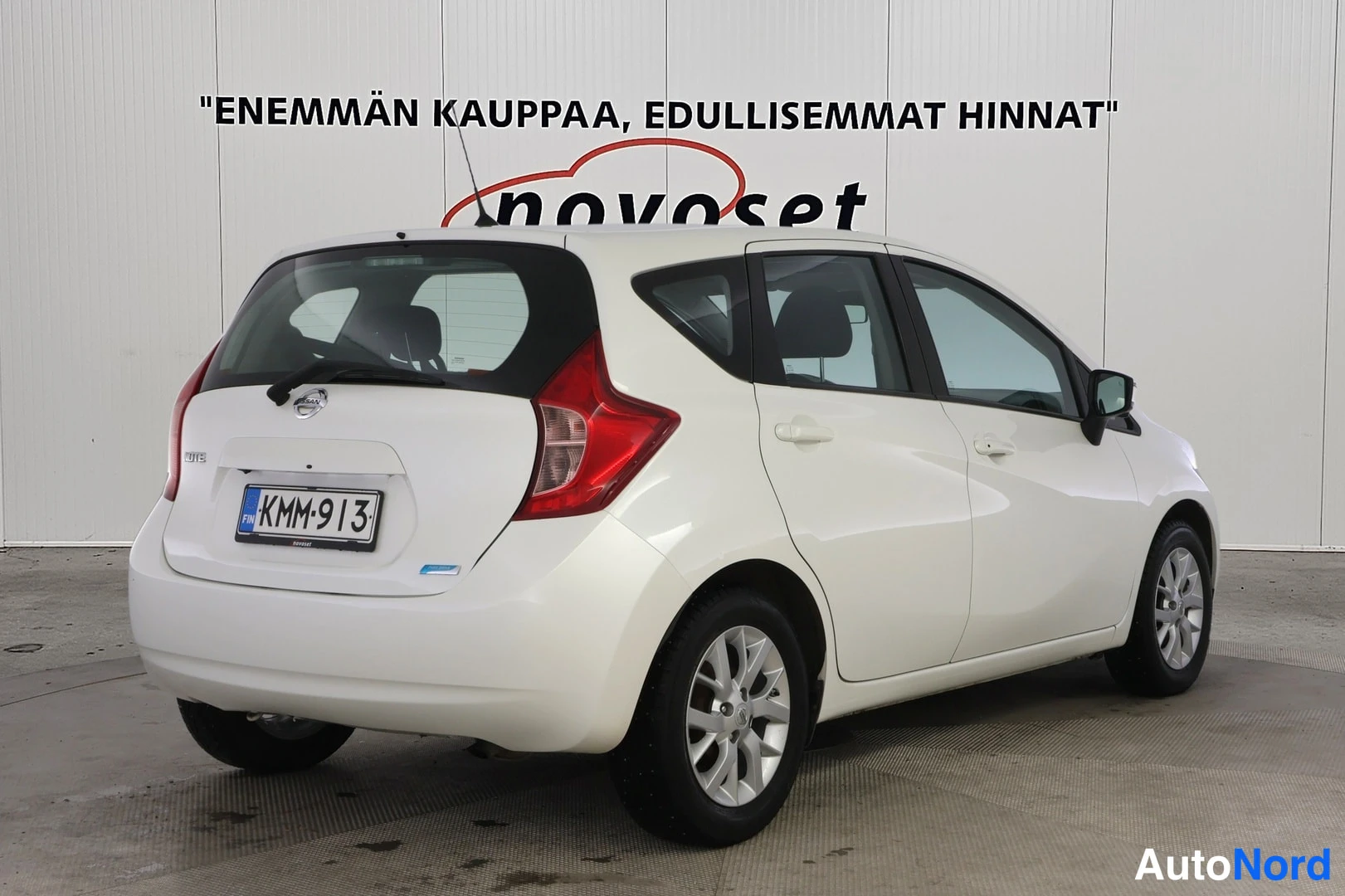 Vit Nissan Note 2014, snett bakifrån, bild 5