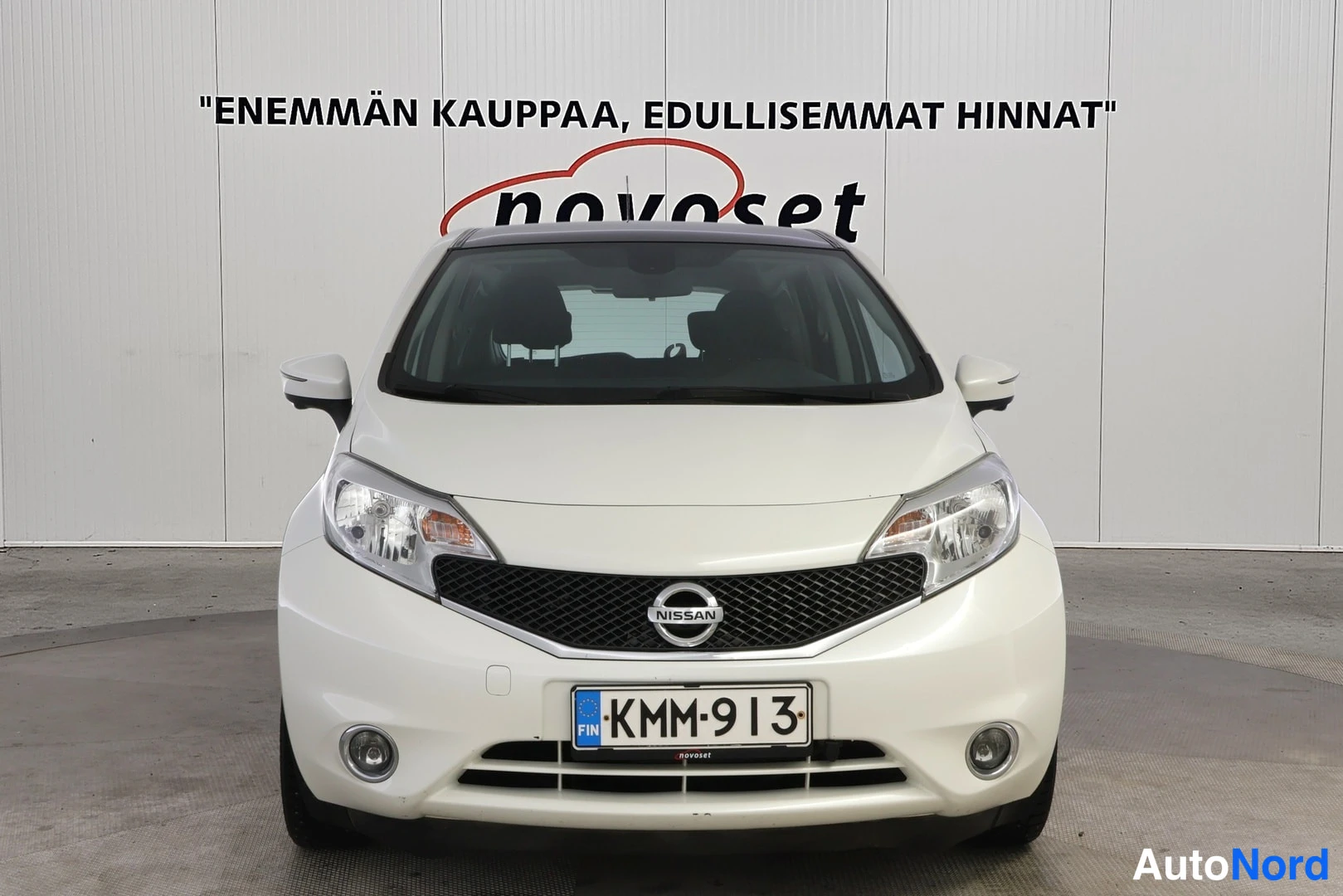 Vit Nissan Note 2014, framifrån, bild 3