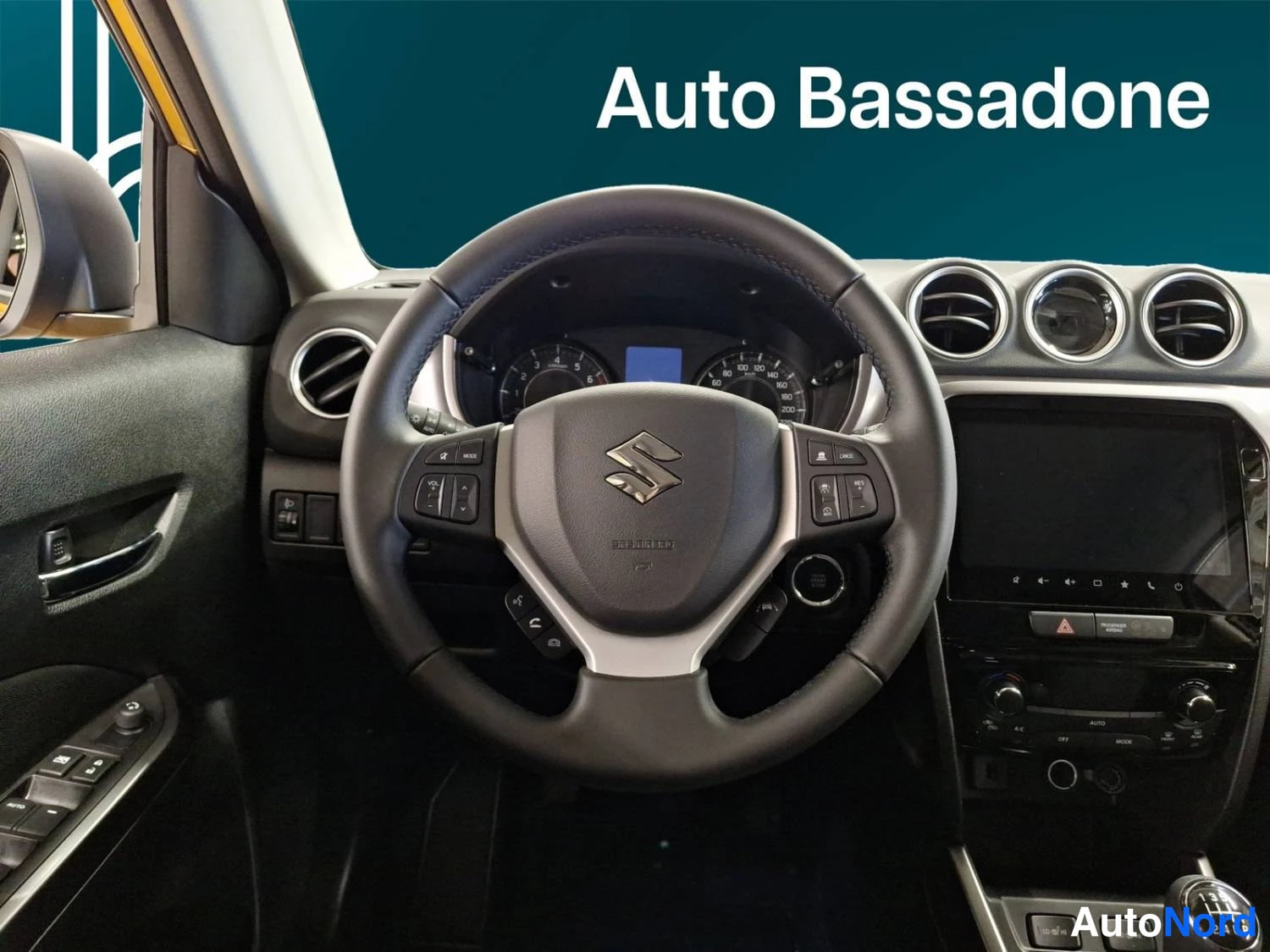 Gul Suzuki Vitara 2025, detalj, bild 23