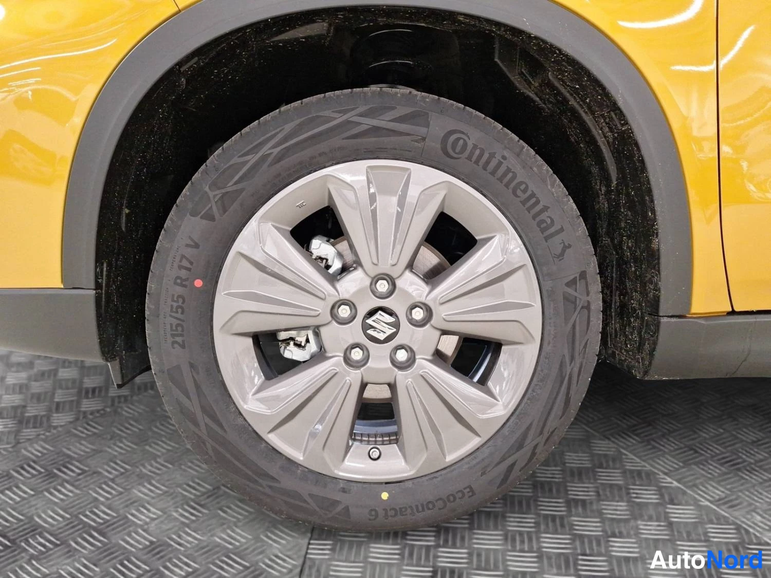 Gul Suzuki Vitara 2025, detalj, bild 15