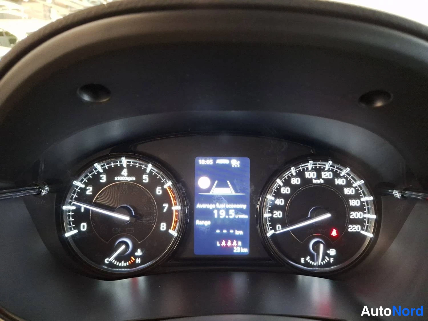 Gul Suzuki Vitara 2025, detalj, bild 16