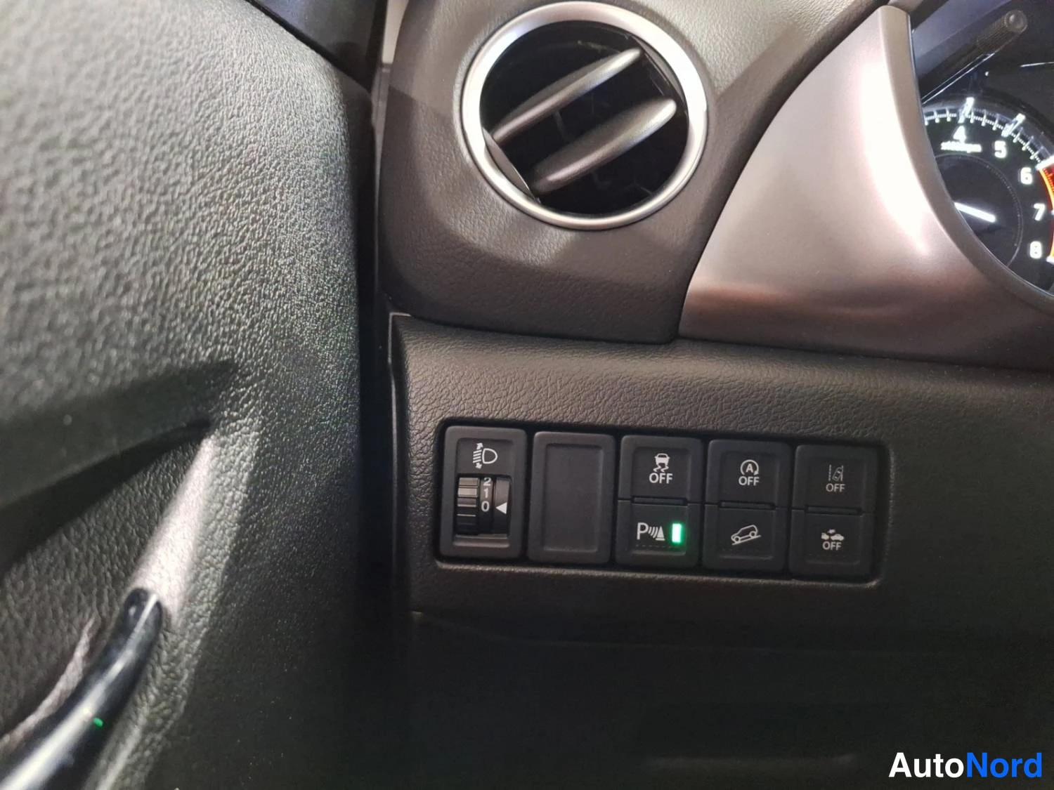 Gul Suzuki Vitara 2025, detalj, bild 17