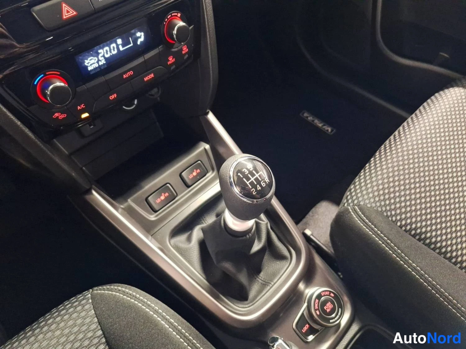 Gul Suzuki Vitara 2025, detalj, bild 22