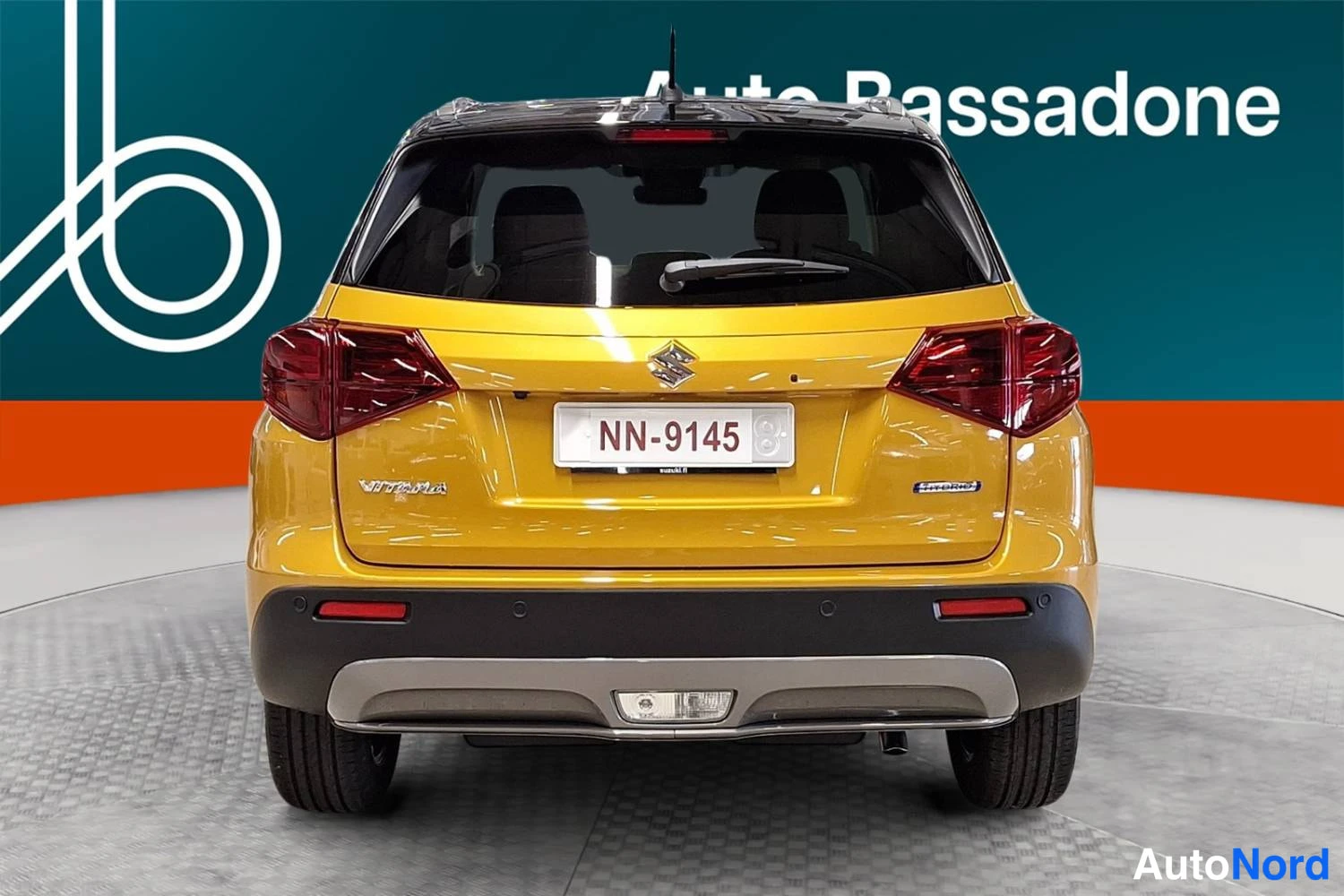 Gul Suzuki Vitara 2025, bakifrån, bild 8