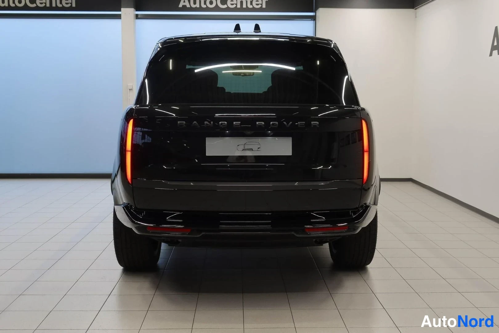 Musta Land Rover Range Rover 2026, takaa, kuva 9