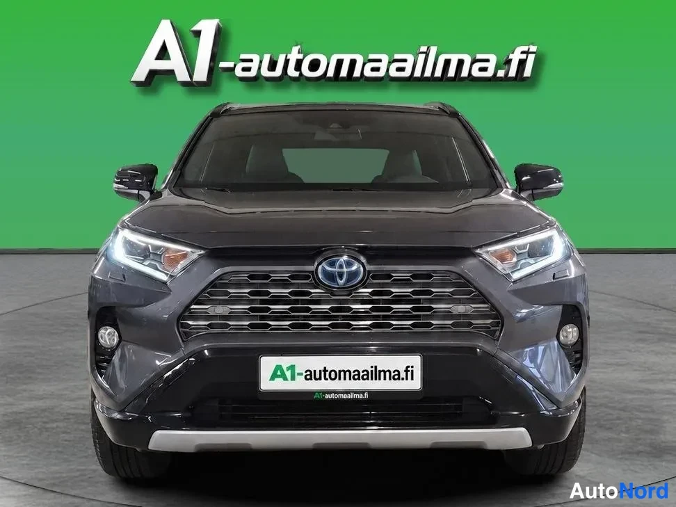 Grå Toyota RAV4 2019, framifrån, bild 2