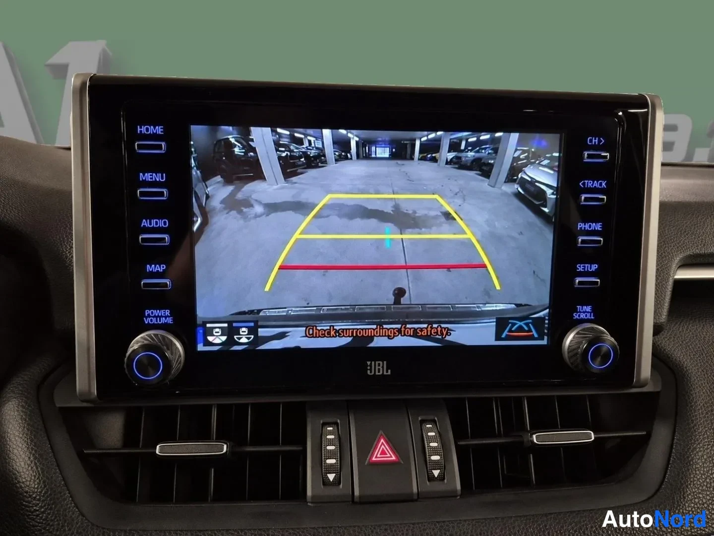 Grå Toyota RAV4 2019, detalj, bild 16