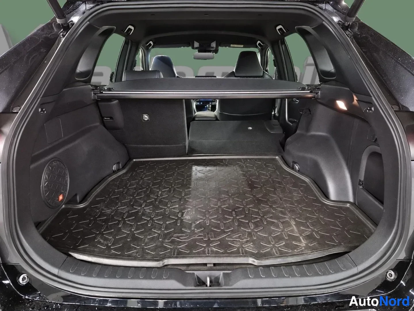 Grå Toyota RAV4 2019, bagageutrymme, bild 10