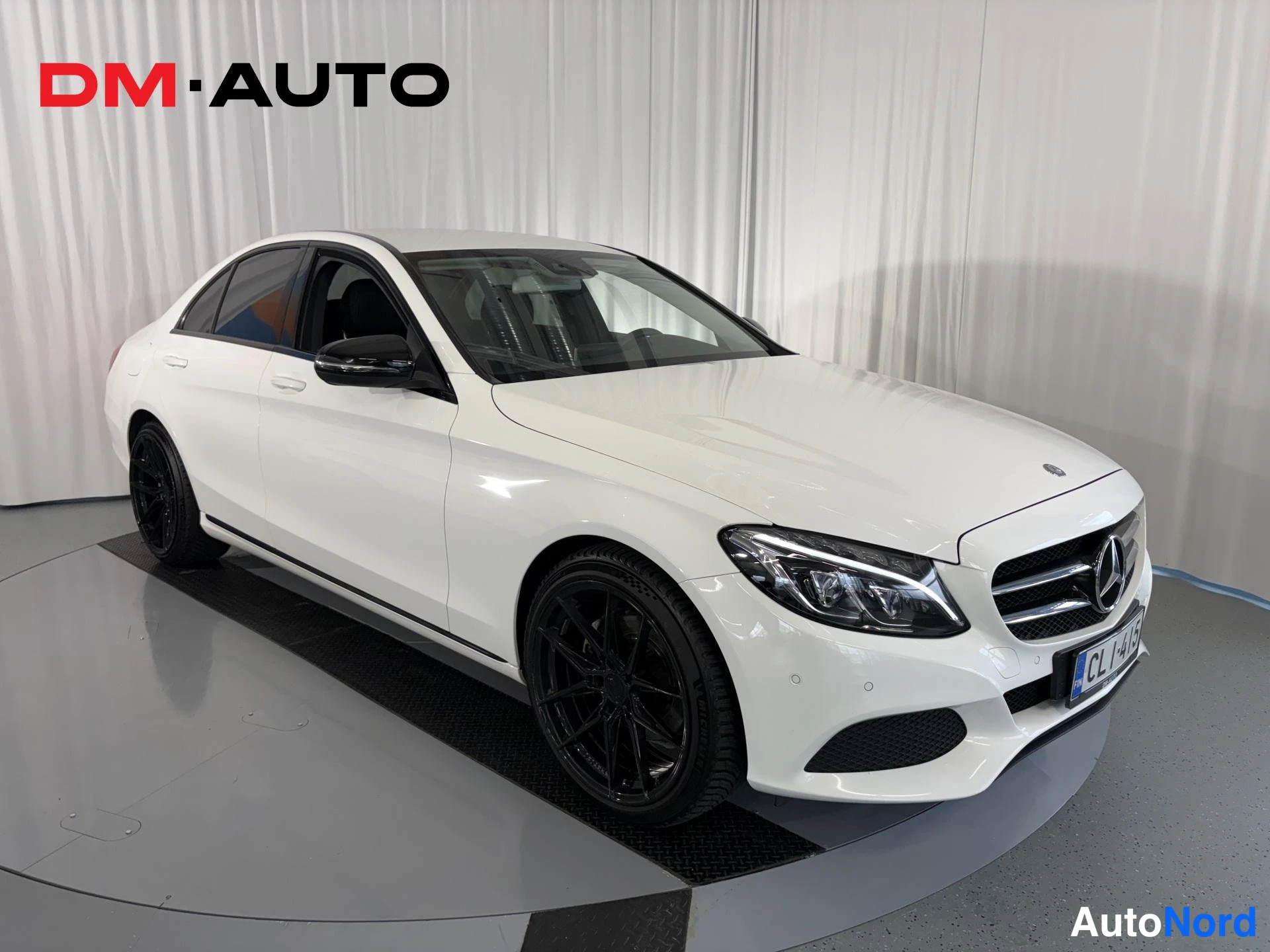 Valkoinen Mercedes-Benz C 200 2016, etuviisto, keula oikealle, kuva 3