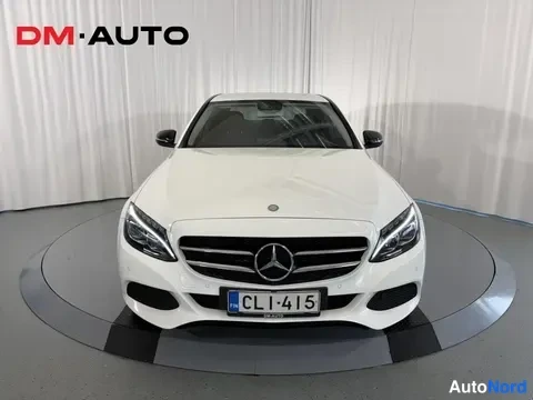 Valkoinen Mercedes-Benz C 200 2016, edestä, kuva 6