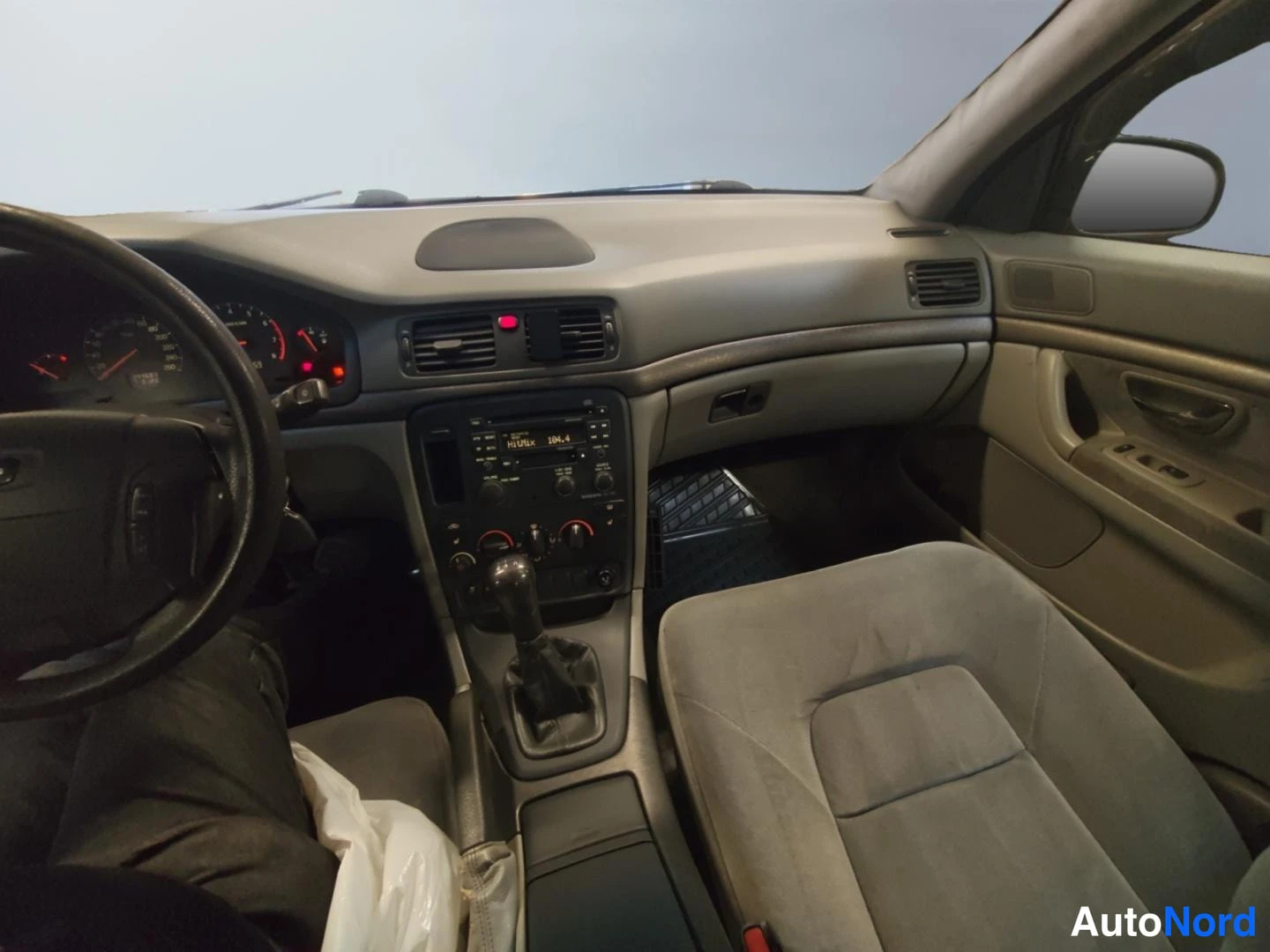 Punainen Volvo S80 1999, ohjaamo, kuva 11