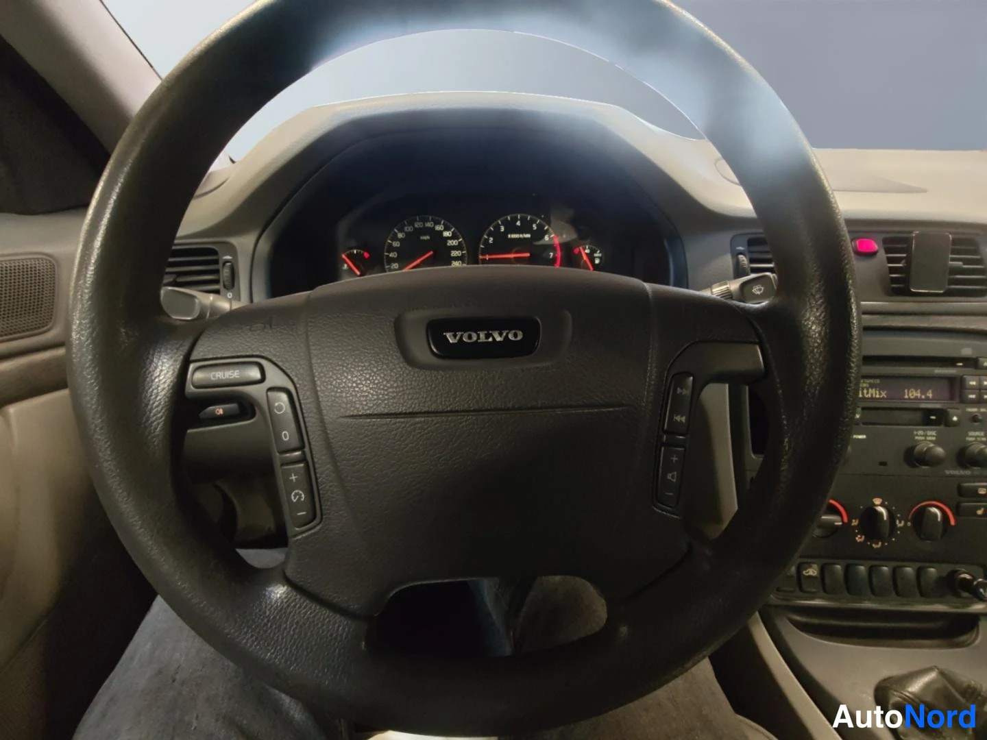 Punainen Volvo S80 1999, yksityiskohta, kuva 15